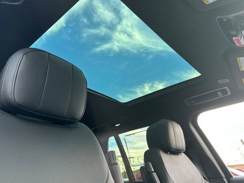 New 2025 Land Rover Range Rover SE image 22