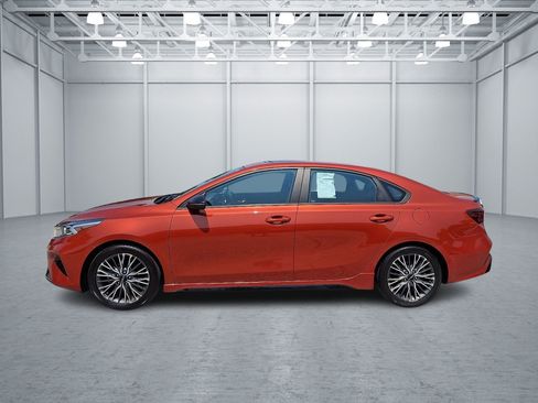 Used 2022 Kia Forte GT-Line w/ GT-Line Premium Package FWD image 2