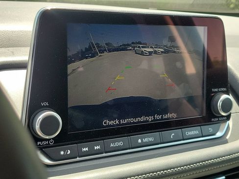 Used 2025 Nissan Rogue SV FWD image 29