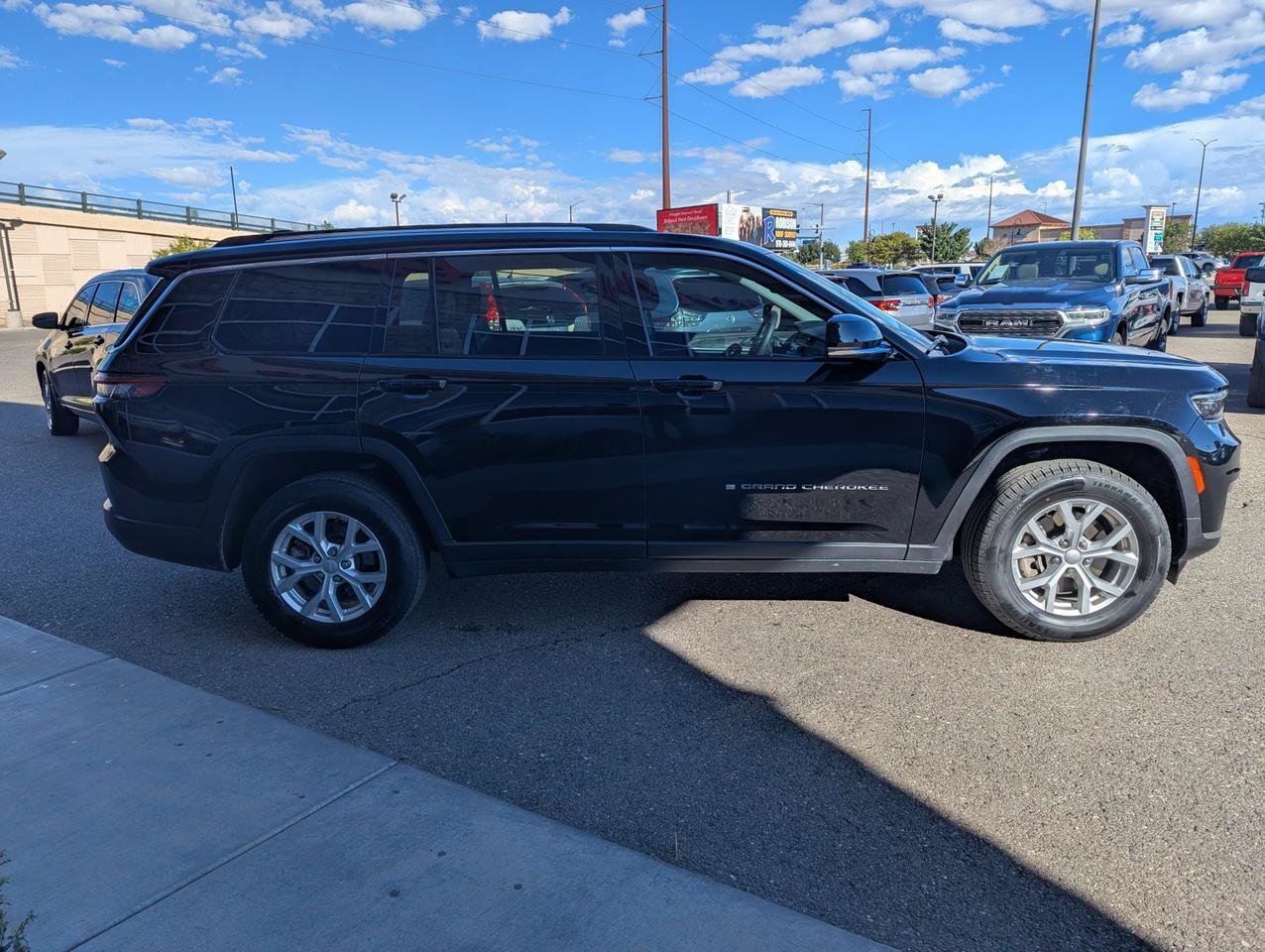 Used 2023 Jeep Grand Cherokee L Limited w/ Trailer Tow Group (B) AWD/4WD image 6