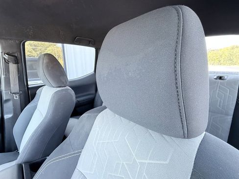 Used 2022 Toyota Tacoma TRD Off-Road image 25