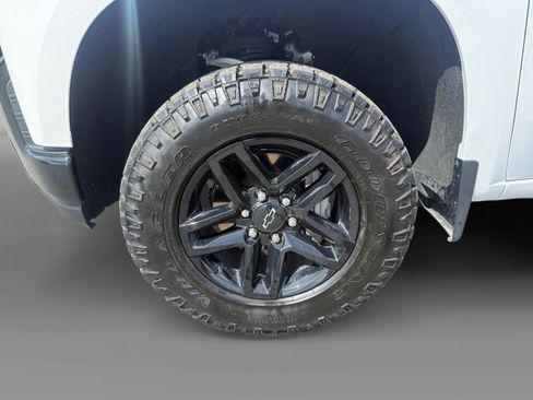 Used 2019 Chevrolet Silverado 1500 LT Trail Boss w/ Convenience Package image 9