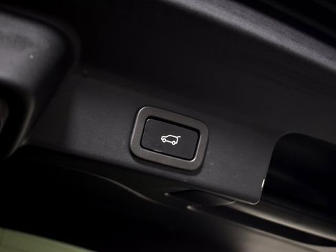 Used 2022 Jaguar F-PACE S image 38