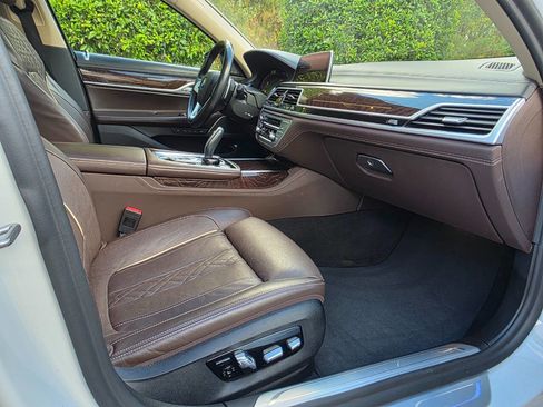 Used 2020 BMW 750i xDrive w/ Executive Package image 44