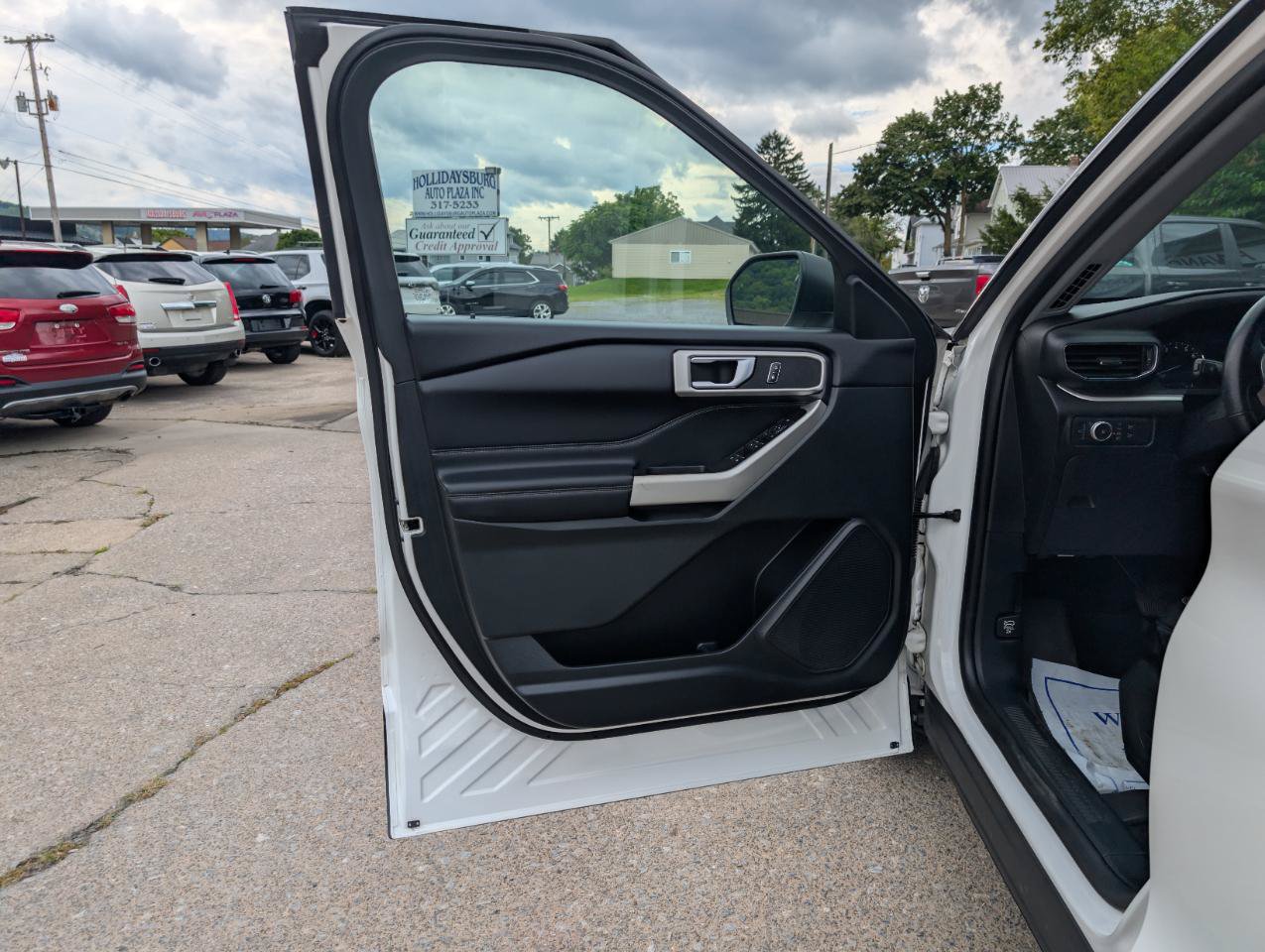 Used 2021 Ford Explorer XLT w/ Equipment Group 202A AWD/4WD image 13