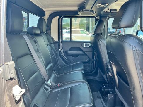 Used 2020 Jeep Gladiator Overland AWD/4WD image 8