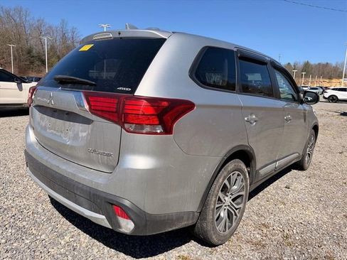 Used 2018 Mitsubishi Outlander AWD image 12