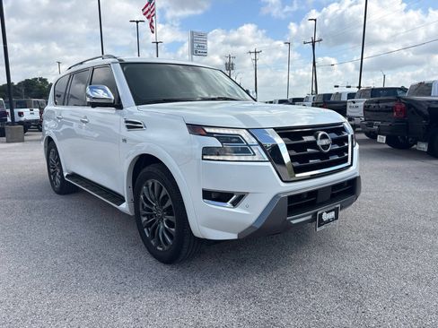 Used 2022 Nissan Armada Platinum w/ Captain's Chairs Package RWD image 8