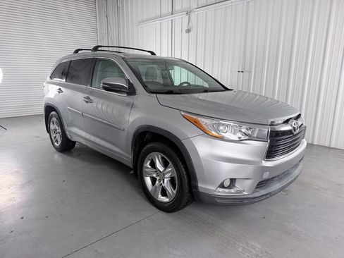 Used 2015 Toyota Highlander Limited FWD image 3
