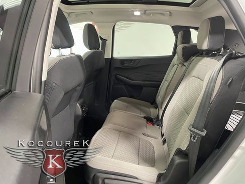 Used 2022 Ford Escape SE w/ SE Sport Appearance Package image 21