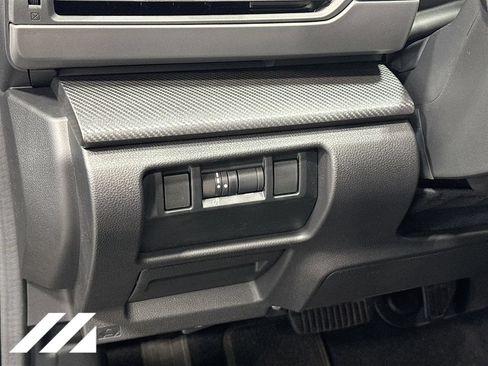 Used 2026 Subaru Crosstrek 2.5i Premium AWD/4WD image 9