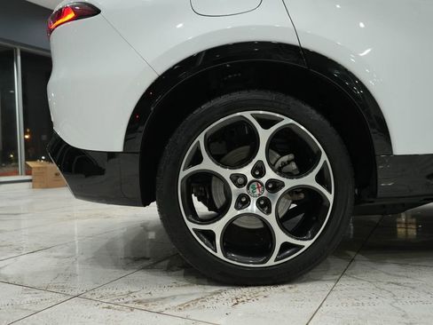 Used 2024 Alfa Romeo Tonale Ti w/ Premium Interior Package image 13