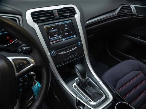 Used 2014 Ford Fusion SE image 23