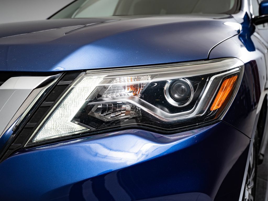 Used 2018 Nissan Pathfinder SL FWD image 14