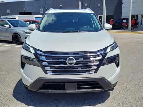 Certified 2025 Nissan Rogue SV w/ SV Premium Package FWD image 6