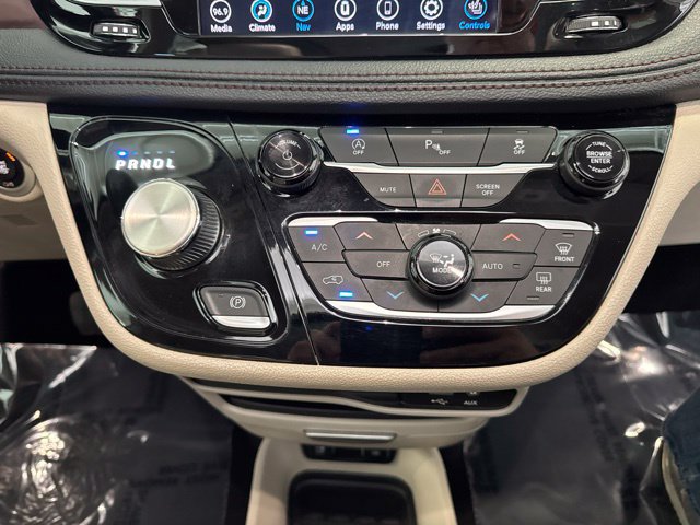 Used 2020 Chrysler Pacifica Limited FWD image 28