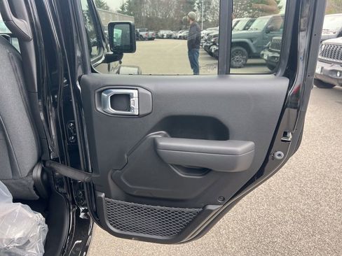 New 2026 Jeep Gladiator Sport image 12