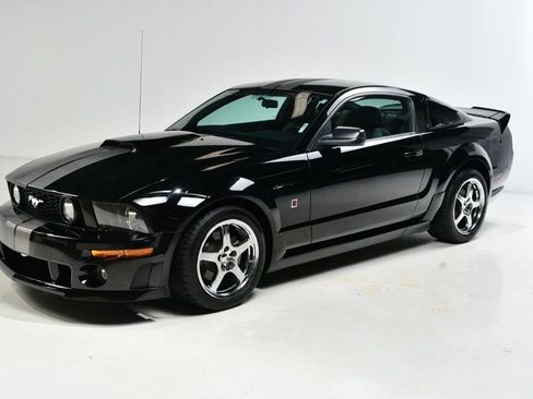 Used 2006 Ford Mustang GT image 2
