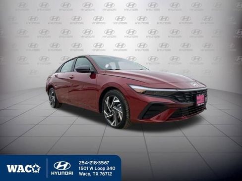 Used 2025 Hyundai Elantra Sport image 3