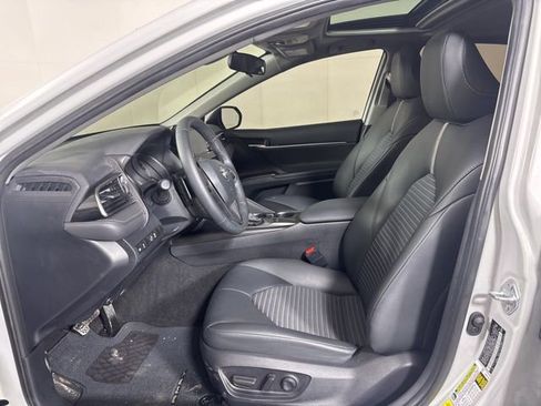 Used 2024 Toyota Camry SE image 11