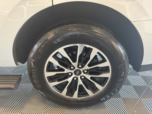 Used 2025 Ford Expedition Platinum AWD/4WD image 9