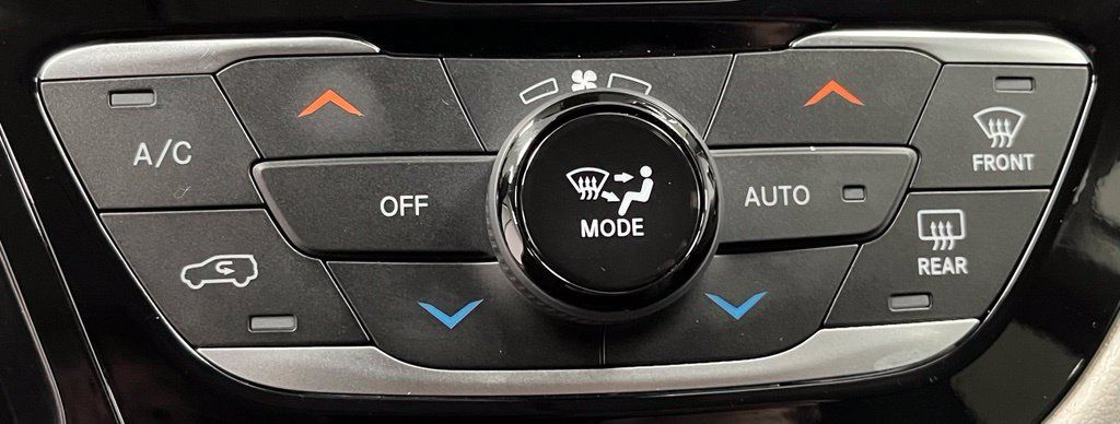 Used 2024 Chrysler Pacifica Touring-L FWD image 38