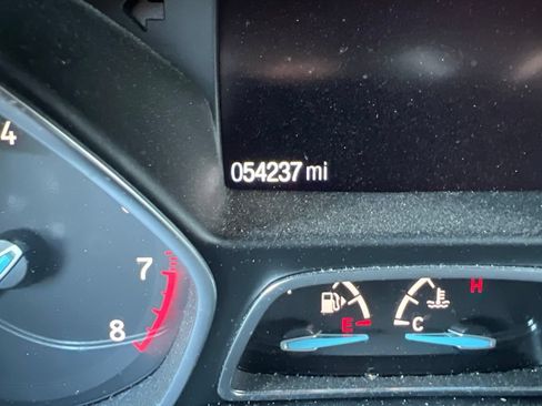 Used 2017 Ford Escape SE w/ SE Cold Weather Package AWD/4WD image 10