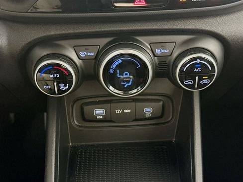 Used 2025 Hyundai Venue SEL FWD image 23