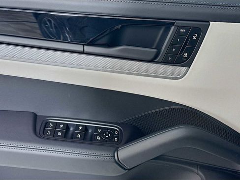 New 2026 Porsche Cayenne image 11