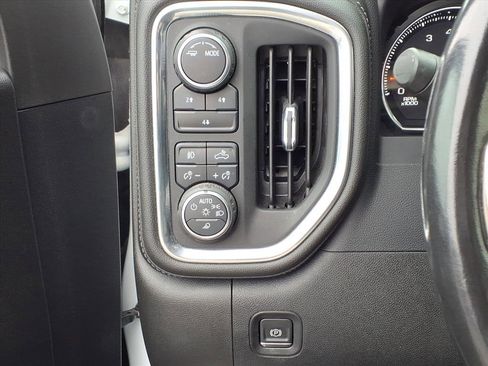 Used 2022 Chevrolet Silverado 2500 LT w/ Convenience Package image 21