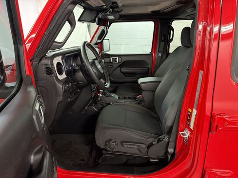 Used 2024 Jeep Gladiator Sport AWD/4WD image 5