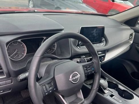 Certified 2026 Nissan Rogue SV FWD image 12