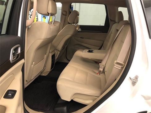 Used 2018 Jeep Grand Cherokee Laredo image 25