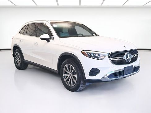 Used 2024 Mercedes-Benz GLC 300 image 3