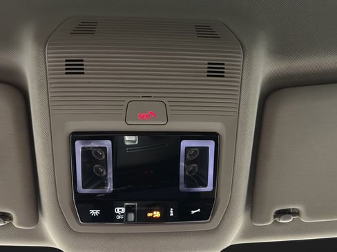 Used 2024 Volkswagen Atlas SE AWD/4WD image 31