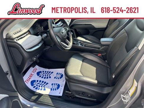 Used 2022 Jeep Compass Latitude w/ Sun and Sound Group AWD/4WD image 16