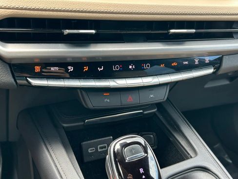 Used 2025 Cadillac XT4 Premium Luxury FWD image 35