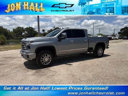 Used 2025 Chevrolet Silverado 2500 High Country w/ High Country Premium Package AWD/4WD image 3