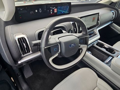 Used 2025 Ford Expedition Max Platinum image 16