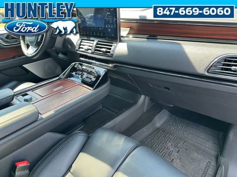 Used 2022 Lincoln Navigator Reserve w/ Equipment Group 201A AWD/4WD image 9