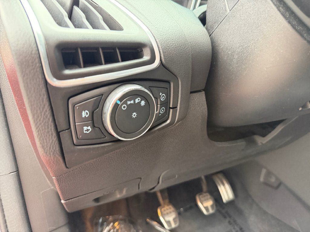 Used 2013 Ford Focus ST FWD image 26