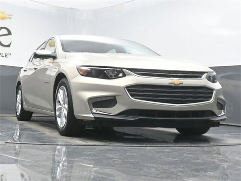 Used 2016 Chevrolet Malibu LT image 3