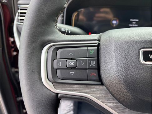 Used 2024 Jeep Wagoneer Series II w/ Flexible Seating Group image 29