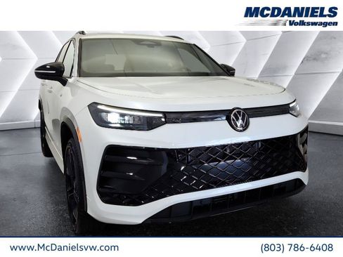 New 2025 Volkswagen Tiguan SE R-Line image 1