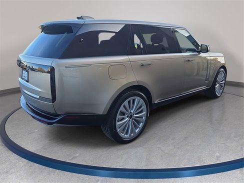 New 2026 Land Rover Range Rover Long Wheelbase SE image 5