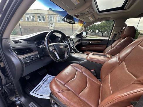 Used 2019 Cadillac Escalade Luxury AWD/4WD image 9