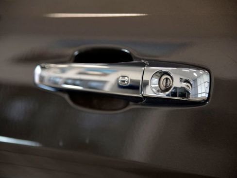 Used 2019 Jeep Grand Cherokee Limited image 13