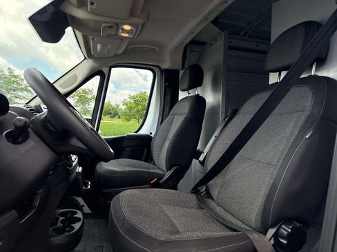 Used 2023 RAM ProMaster 2500 w/ Convenience Group FWD image 3