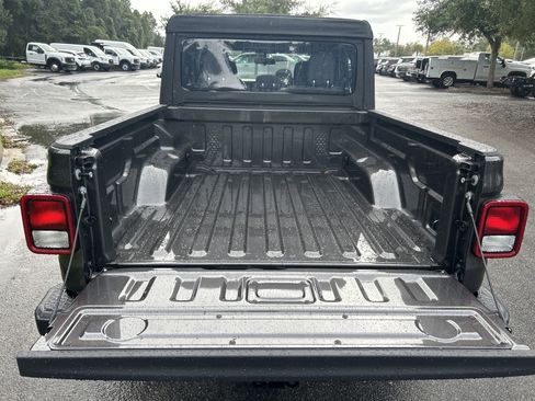 New 2025 Jeep Gladiator Sport image 7