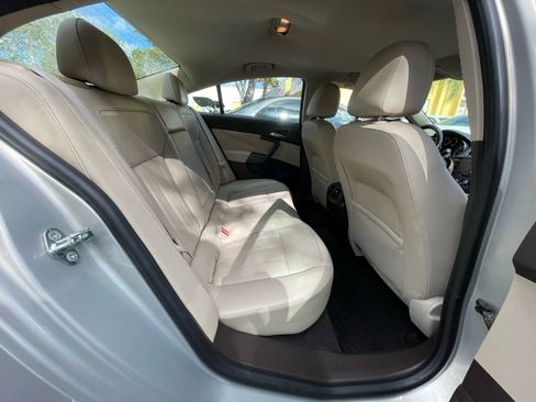 Used 2011 Buick Regal CXL image 27